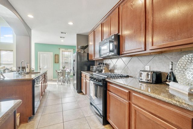 62 W Lasting Spring Circle, The Woodlands, TX 77389