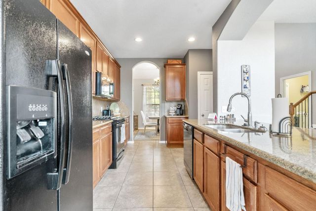 62 W Lasting Spring Circle, The Woodlands, TX 77389