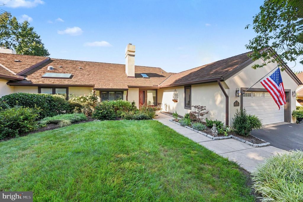 8 BRIDLE LN, BLUE BELL, PA 19422 — exterior