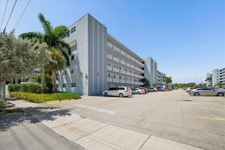 233 NE 14th Ave 2nd floor, Hallandale Beach, FL 33009