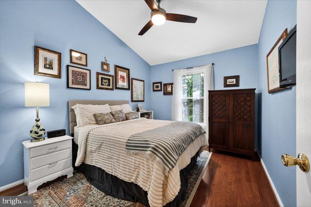 4239 SLEEPY LAKE DR, Fairfax, VA 22033