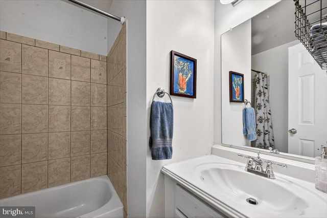 4239 SLEEPY LAKE DR, Fairfax, VA 22033