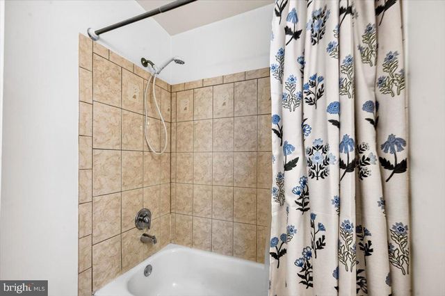 4239 SLEEPY LAKE DR, Fairfax, VA 22033