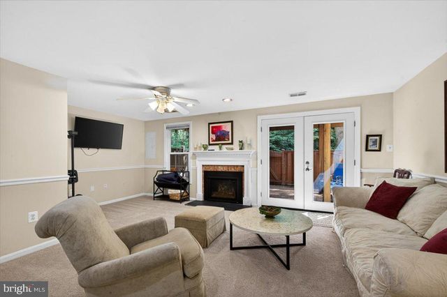 4239 SLEEPY LAKE DR, Fairfax, VA 22033