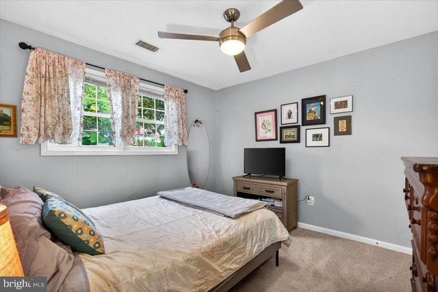 4239 SLEEPY LAKE DR, Fairfax, VA 22033