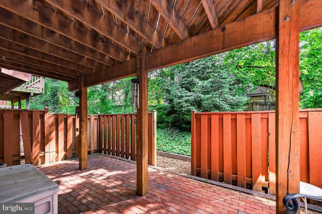 4239 SLEEPY LAKE DR, Fairfax, VA 22033
