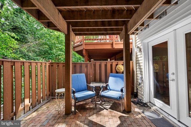 4239 SLEEPY LAKE DR, Fairfax, VA 22033