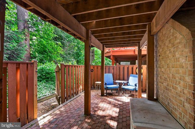 4239 SLEEPY LAKE DR, Fairfax, VA 22033