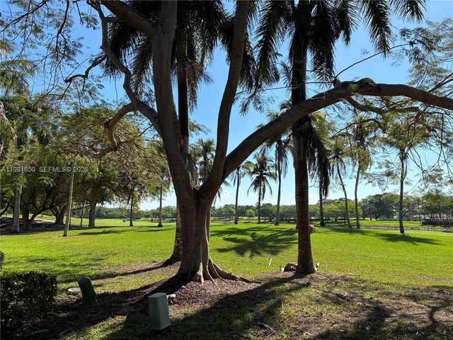 2757 Center Ct Dr 1-20, Weston, FL 33332