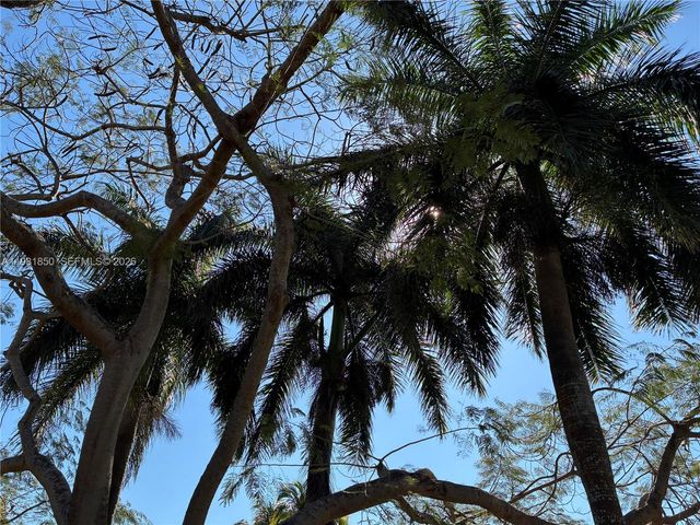 2757 Center Ct Dr 1-20, Weston, FL 33332