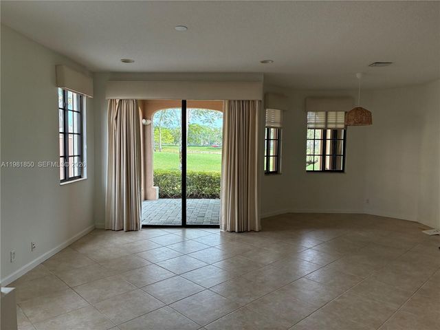 2757 Center Ct Dr 1-20, Weston, FL 33332