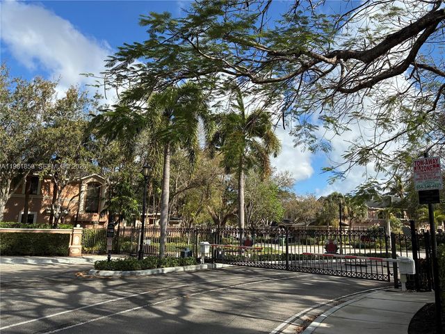 2757 Center Ct Dr 1-20, Weston, FL 33332