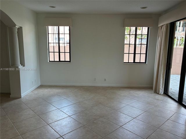 2757 Center Ct Dr 1-20, Weston, FL 33332