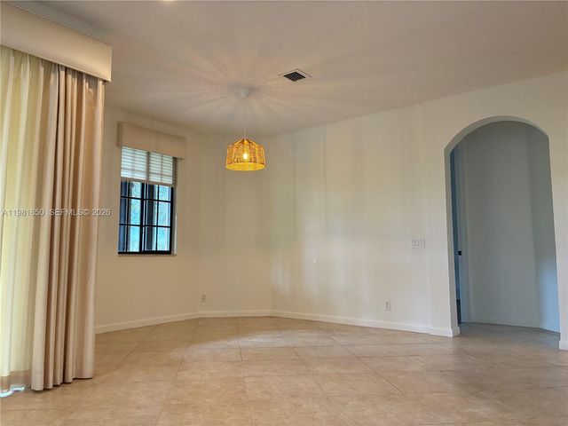 2757 Center Ct Dr 1-20, Weston, FL 33332