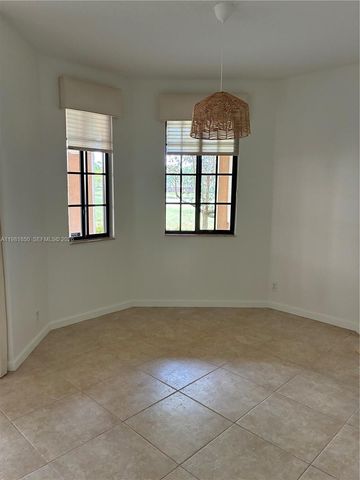 2757 Center Ct Dr 1-20, Weston, FL 33332