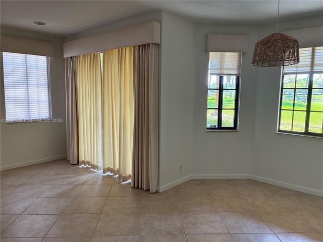 2757 Center Ct Dr 1-20, Weston, FL 33332