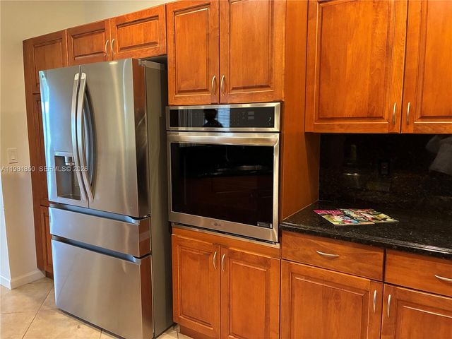 2757 Center Ct Dr 1-20, Weston, FL 33332