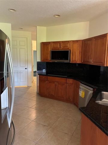 2757 Center Ct Dr 1-20, Weston, FL 33332