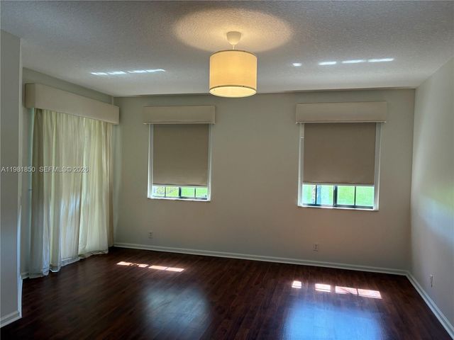 2757 Center Ct Dr 1-20, Weston, FL 33332