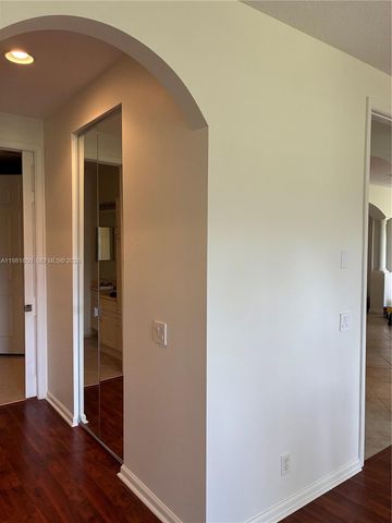 2757 Center Ct Dr 1-20, Weston, FL 33332