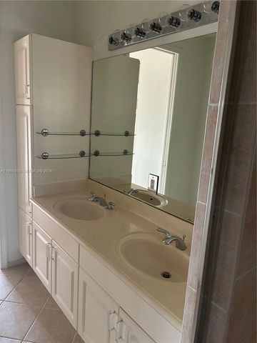 2757 Center Ct Dr 1-20, Weston, FL 33332