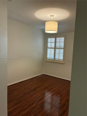 2757 Center Ct Dr 1-20, Weston, FL 33332