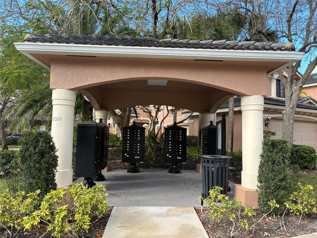 2757 Center Ct Dr 1-20, Weston, FL 33332