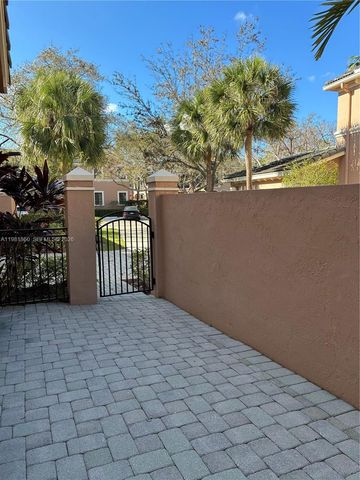 2757 Center Ct Dr 1-20, Weston, FL 33332