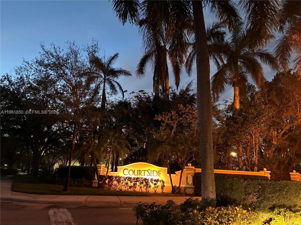 2757 Center Ct Dr 1-20, Weston, FL 33332