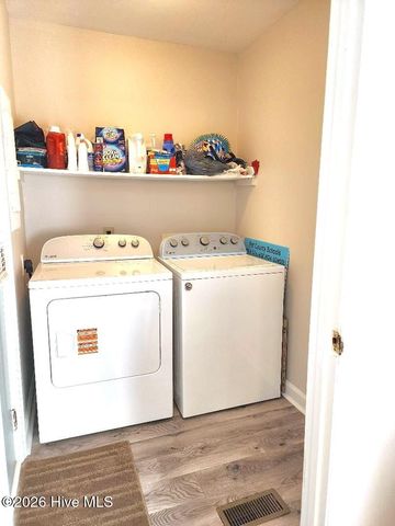 319 Oak Grove Avenue, Greenville, NC 27834