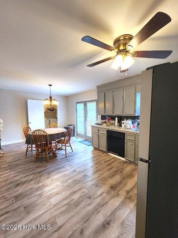 319 Oak Grove Avenue, Greenville, NC 27834