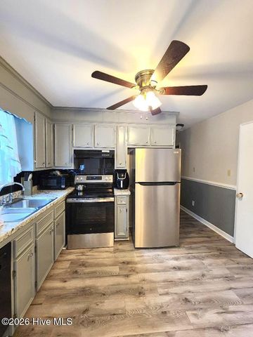 319 Oak Grove Avenue, Greenville, NC 27834