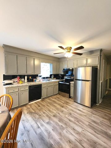 319 Oak Grove Avenue, Greenville, NC 27834