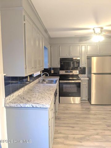 319 Oak Grove Avenue, Greenville, NC 27834