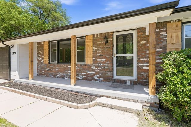 5952 N Palm Ln, Wichita, KS 67204