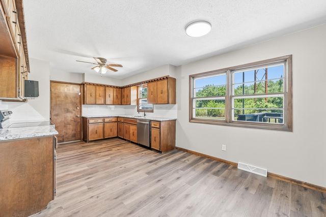 5952 N Palm Ln, Wichita, KS 67204