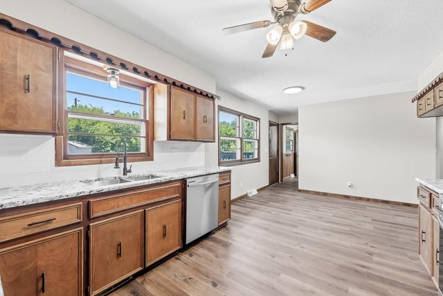 5952 N Palm Ln, Wichita, KS 67204