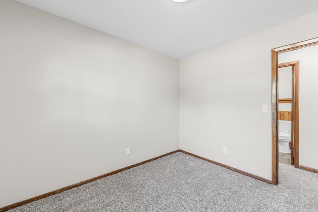 5952 N Palm Ln, Wichita, KS 67204