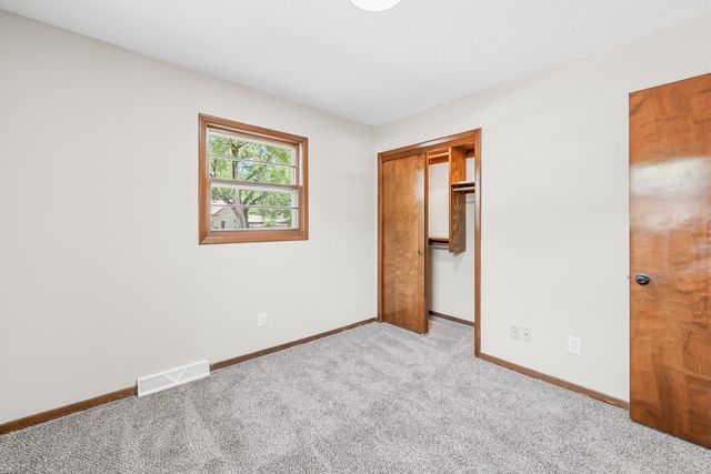 5952 N Palm Ln, Wichita, KS 67204