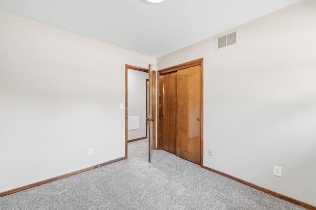 5952 N Palm Ln, Wichita, KS 67204