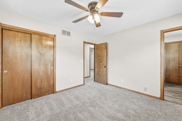 5952 N Palm Ln, Wichita, KS 67204