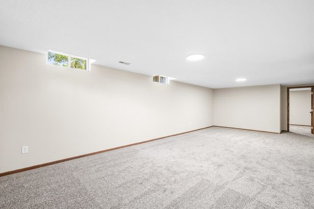 5952 N Palm Ln, Wichita, KS 67204
