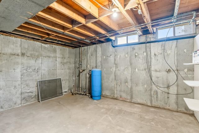 5952 N Palm Ln, Wichita, KS 67204