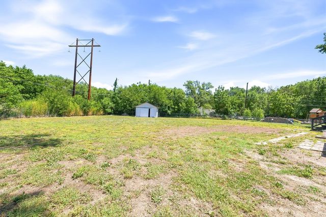 5952 N Palm Ln, Wichita, KS 67204