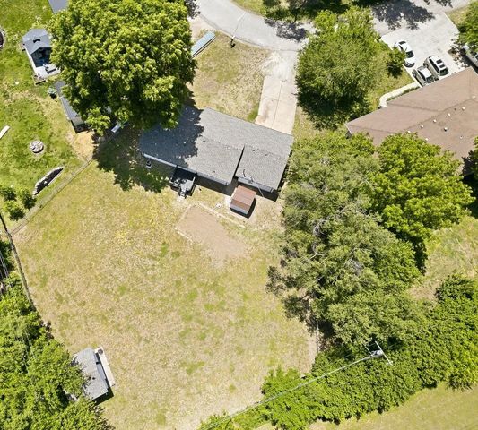5952 N Palm Ln, Wichita, KS 67204
