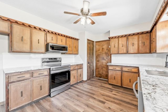 5952 N Palm Ln, Wichita, KS 67204