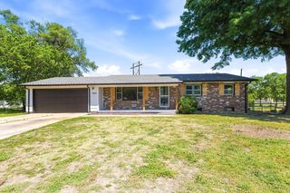 5952 N Palm Ln, Wichita, KS 67204