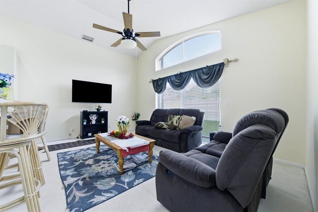 5317 Oakmont Village Circle, Lake Worth, FL 33463
