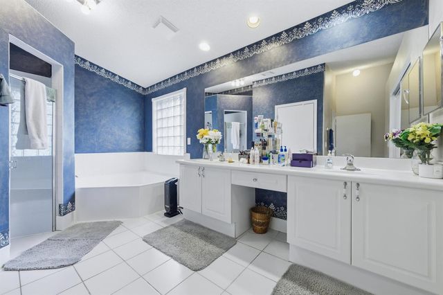 5317 Oakmont Village Circle, Lake Worth, FL 33463