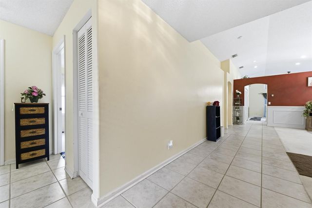 5317 Oakmont Village Circle, Lake Worth, FL 33463